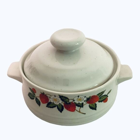 Sheffield Strawberries n Cream Stoneware Lidded Soup Bowl - Picture 9 of 10